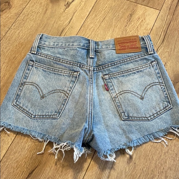 Levi’s High Rise Denim Shorts - Picture 2 of 4
